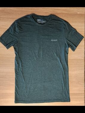 Columbia Short Sleeve Crew Tee in Heather Forest Green